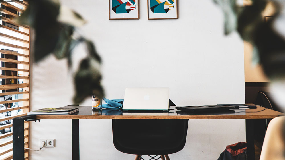 ストックフォトの確定申告 専業主婦 夫 でも確定申告は必要 よしだイラスト